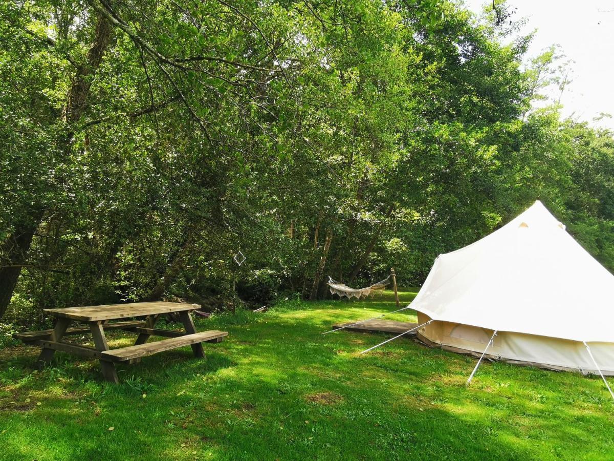 Le Tipi Arc-En-Ciel Au Bord De La Riviere Hotel Mios Exterior foto